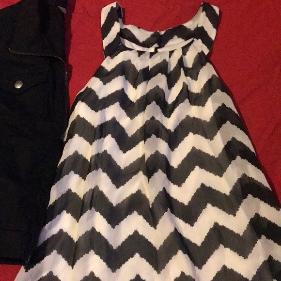 Sheer chevron halter top - Picture 3 of 8